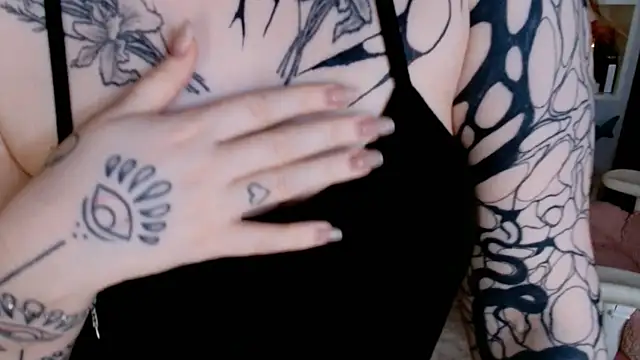 Snapshot of Ayla_Hicks chatting on May 2, 2026, 3:11 am Ayla Hicks online show from May 2, 2026, 3:11 am