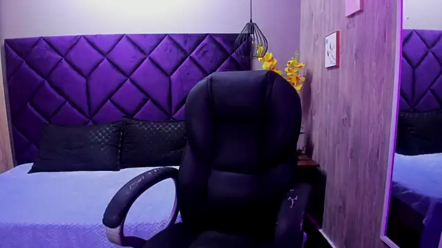 ChloeCampbell03 online show from October 4, 2025, 12:58 pm