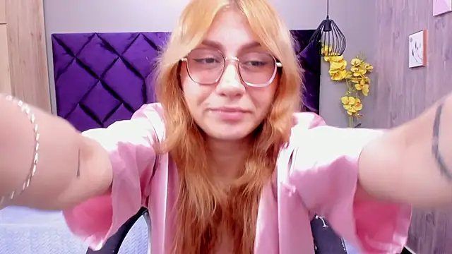 ChloeCampbell03 online show from October 29, 2025, 2:19 pm