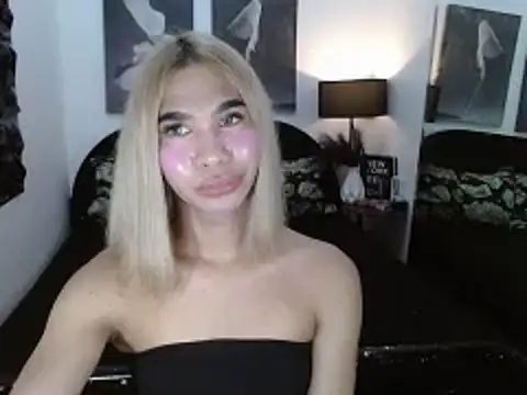 julietdelaveigne online show from October 15, 2025, 11:21 am