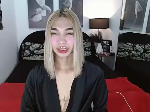 julietdelaveigne online show from October 17, 2025, 1:57 pm