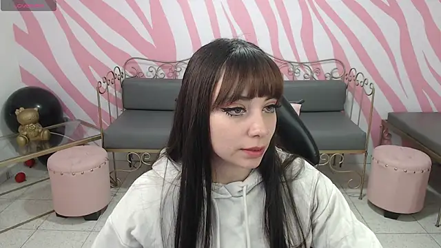 saabrina  online show from November 5, 2025, 1:11 pm