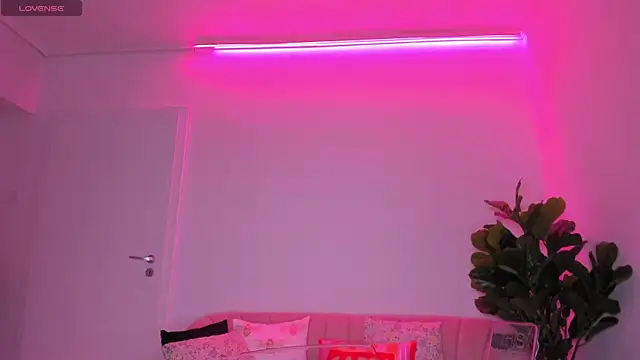 TiaBelle online show from October 4, 2025, 5:22 pm