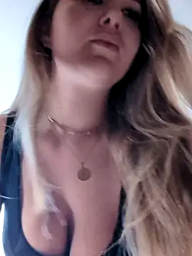 BarbieDolly x online show from November 3, 2025, 1:01 pm