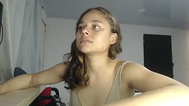 LittleCheerry69 online show from April 18, 2026, 3:05 pm