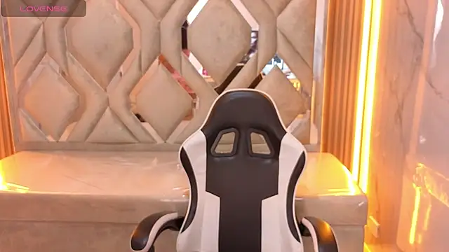 Saraah Tx online show from December 4, 2025, 3:05 am