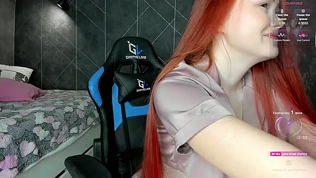 Red FoxGirl online show from October 24, 2025, 5:31 pm