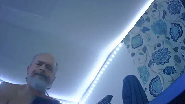 HippieDad333 online show from December 19, 2025, 11:12 pm