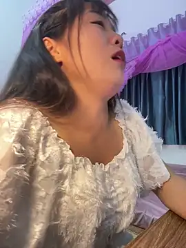 Lie liee online show from October 5, 2025, 2:04 pm