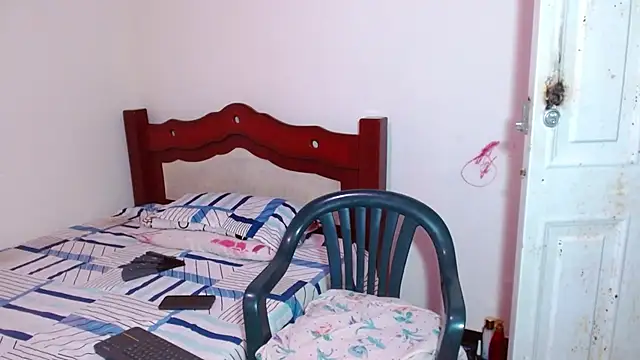 lorenacapelli online show from December 2, 2025, 11:34 pm