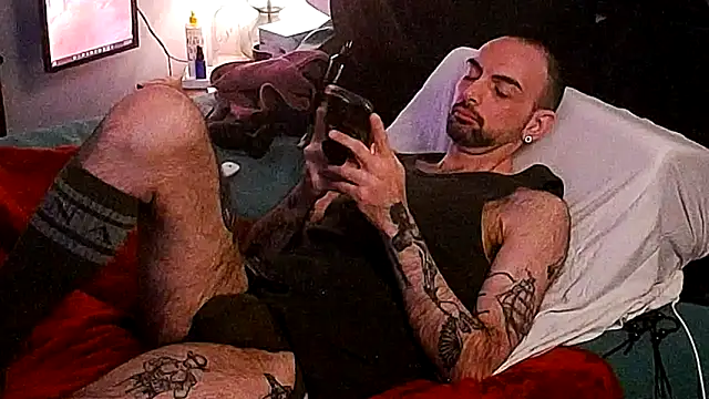 Snapshot of hungbot chatting on December 16, 2025, 5:56 am hungbot online show from December 16, 2025, 5:56 am