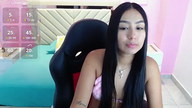 ALAHIACRUZ1 online show from October 1, 2025, 12:22 pm