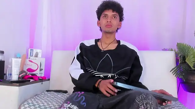 josesweet  online show from November 17, 2025, 7:03 am