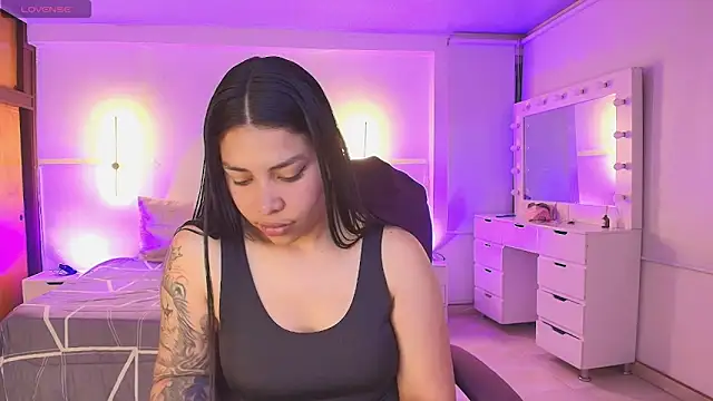 kloe28 online show from April 10, 2026, 3:45 am