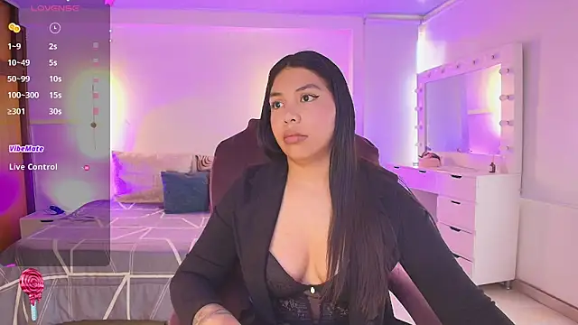 kloe28 online show from April 15, 2026, 7:58 pm