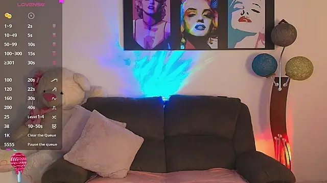 kloe28 online show from April 22, 2026, 3:42 am