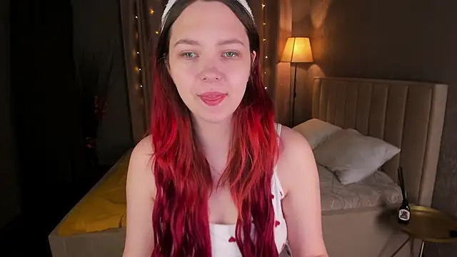 Monica  Queen online show from November 18, 2025, 11:59 pm