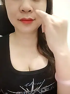 Girl Shy2000 online show from April 9, 2026, 10:04 pm