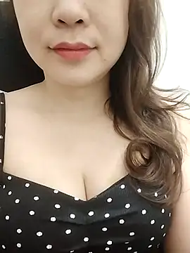 Girl Shy2000 online show from April 19, 2026, 9:39 pm