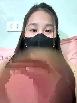 kamdan12 online show from December 4, 2025, 1:42 pm