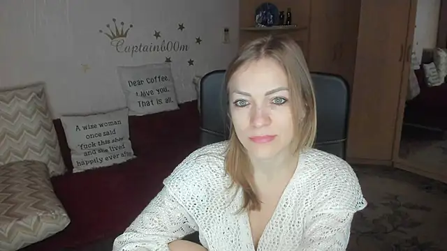 Tiffany Bates online show from November 3, 2025, 3:52 am