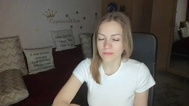 Tiffany Bates online show from December 5, 2025, 3:26 am