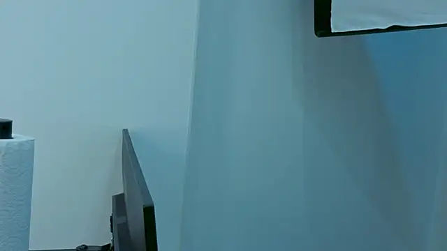 MilaYumi online show from October 9, 2025, 6:44 am