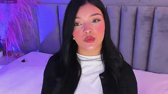 EmmaBlossom online show from October 3, 2025, 7:33 pm