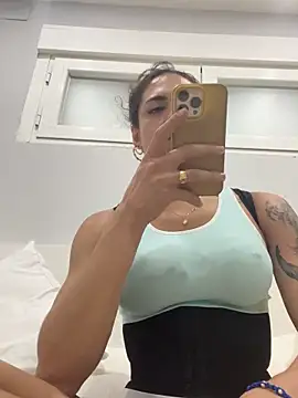 Naomi24herr online show from March 3, 2026, 8:31 am