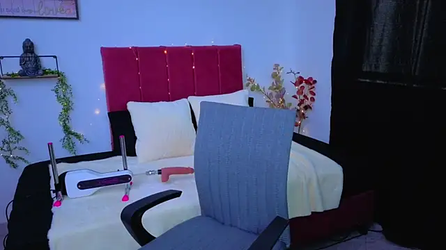 pequitasmedusa9 online show from September 26, 2025, 6:34 pm