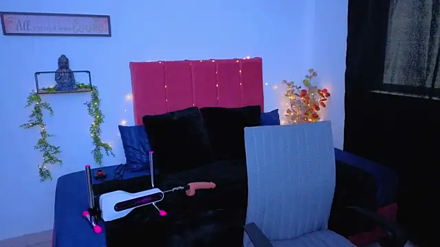 pequitasmedusa9 online show from October 15, 2025, 6:19 pm