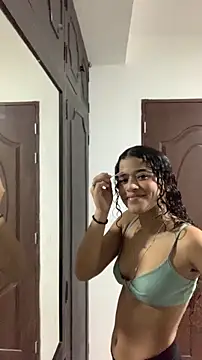 pequitasmedusa9 online show from November 29, 2025, 7:39 pm