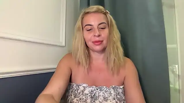 Miravynn online show from December 21, 2025, 11:50 am