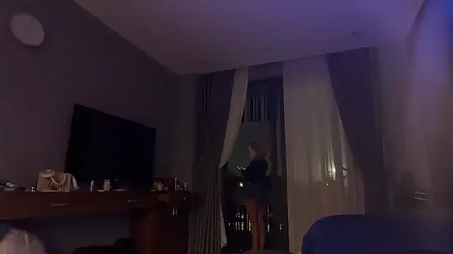 Miravynn online show from February 21, 2026, 5:36 pm