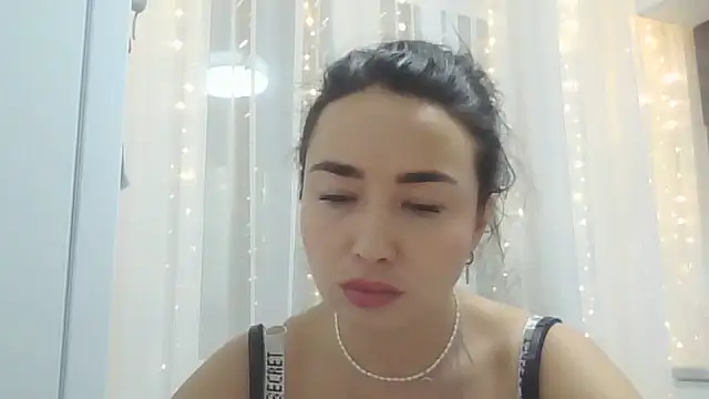 Cynariva online show from December 5, 2025, 2:03 pm