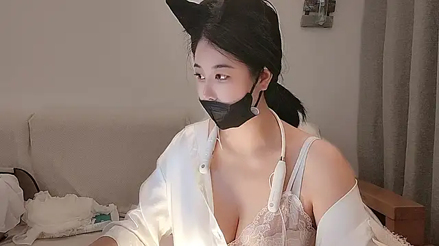 xinyin6666 online show from November 16, 2025, 12:33 pm