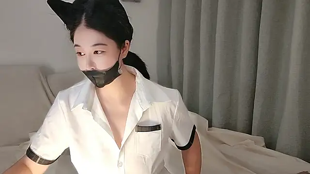 xinyin6666 online show from November 17, 2025, 2:34 pm