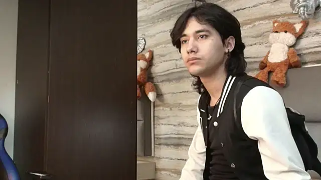 Lovers 21 online show from April 21, 2026, 4:19 am