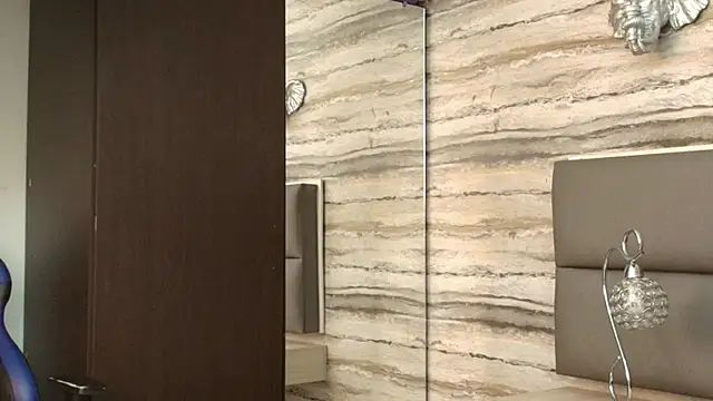 Lovers 21 online show from April 22, 2026, 4:04 am