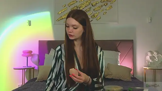 Nicole Broown  online show from February 12, 2026, 9:21 pm