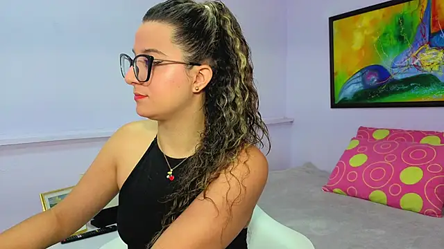 katiaa lovv online show from April 17, 2026, 12:19 pm