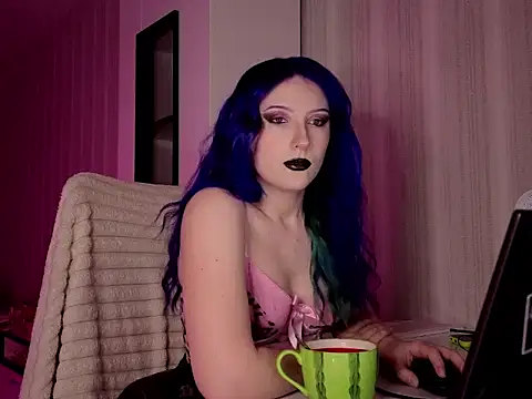Snapshot of violet-siren-x chatting on March 18, 2026, 9:23 am violet-siren-x online show from March 18, 2026, 9:23 am