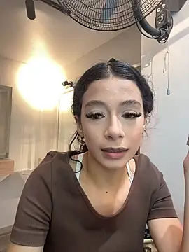 ChloeRosses online show from April 18, 2026, 7:58 pm