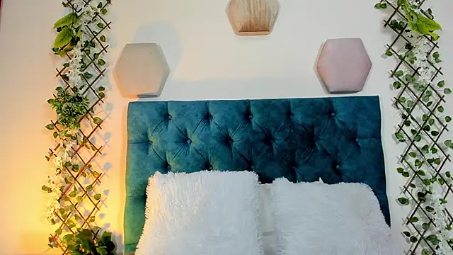 violett  rousee online show from October 21, 2025, 2:07 pm