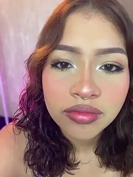 Mia Valmont online show from December 4, 2025, 1:42 pm