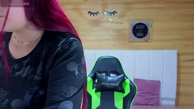 draviana a  online show from December 4, 2025, 2:43 am