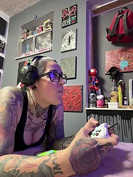 Snapshot of inkdmagz chatting on November 18, 2025, 8:24 pm inkdmagz online show from November 18, 2025, 8:24 pm