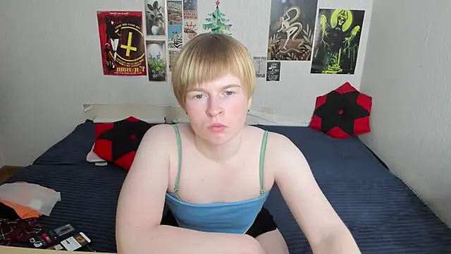 Cattie w  online show from April 11, 2026, 1:21 am