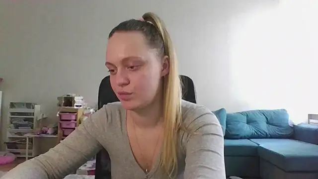 Cynoraye online show from March 4, 2026, 2:23 pm