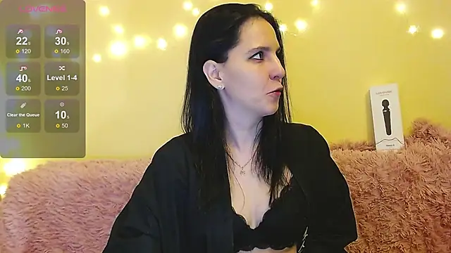 Irwi Tomboy online show from November 21, 2025, 1:43 pm